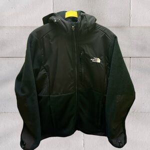 The North Face Women’s Performance Jacket in Blue Navy L